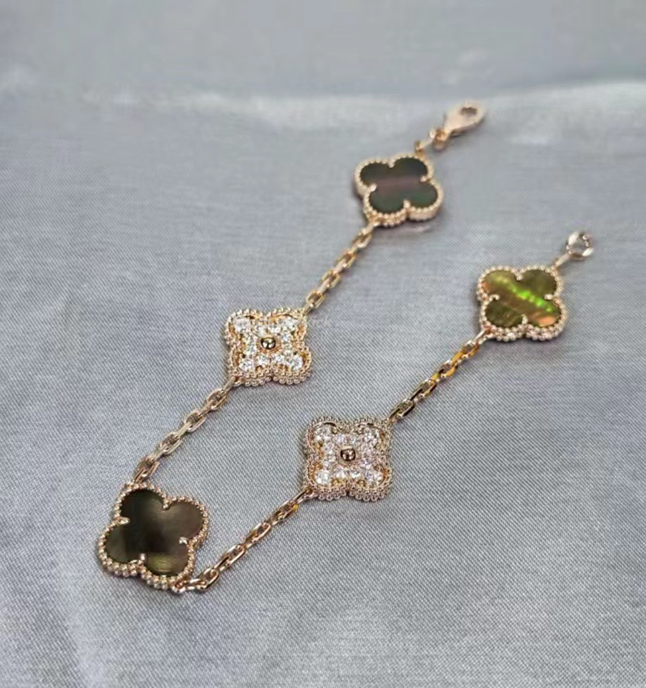 Van Cleef Arpels Vintage Alhambra Four Leaf Clover Gold Bracelet (7) - newkick.org